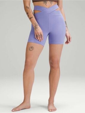 🆕Lululemon - 2023 Align Cut-Out High-Rise Short 6"